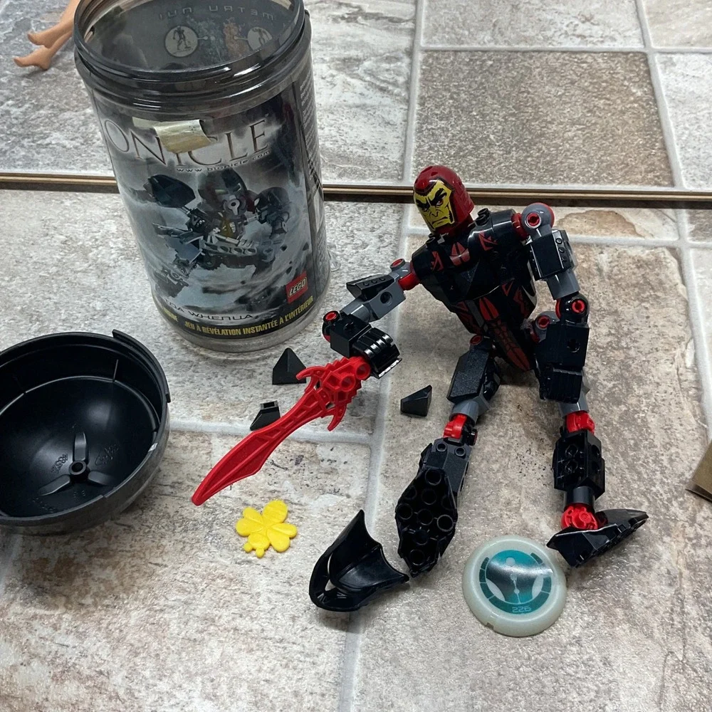 LEGO Bionicle 8603 Toa Whenua Metru Nui Figure with Canister and Kanoka Disk